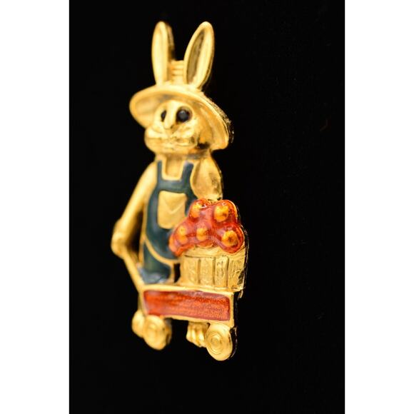 Danecraft Vintage Farmer Bunny Pin Brooch Gold Spring Rabbit Easter Signed A21 - Picture 2 of 12